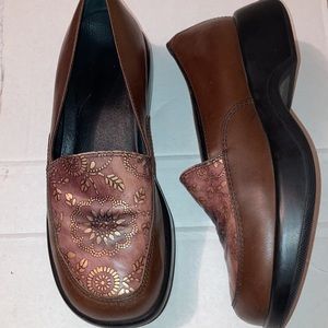 Dansko Brown  Embossed Floral Print Slip-on Clog Shoes sz 40